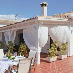 fuentezuelas-pool-villa-sayalonga.1costadelsol.com/